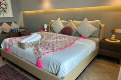 Orchid Stays Cozy Luxury Studio w Aravalli View