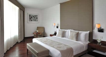 The Anya Hotel, Gurgaon Room Type - Luxury Suite with Bathtub