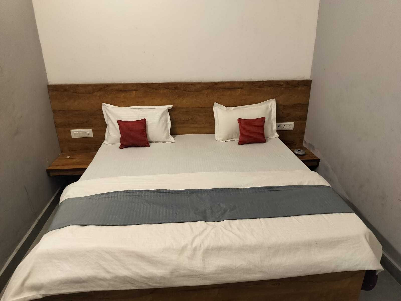 Hotel O Swarg Inn - Tap to explore photos