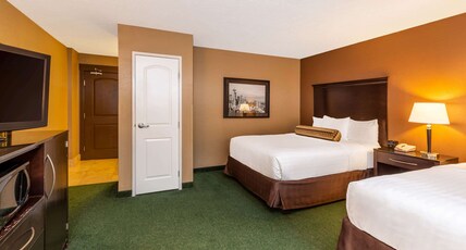 La Quinta Inn & Suites by Wyndham Seattle Downtown Room Type - 2 Queen Beds, Non-Smoking