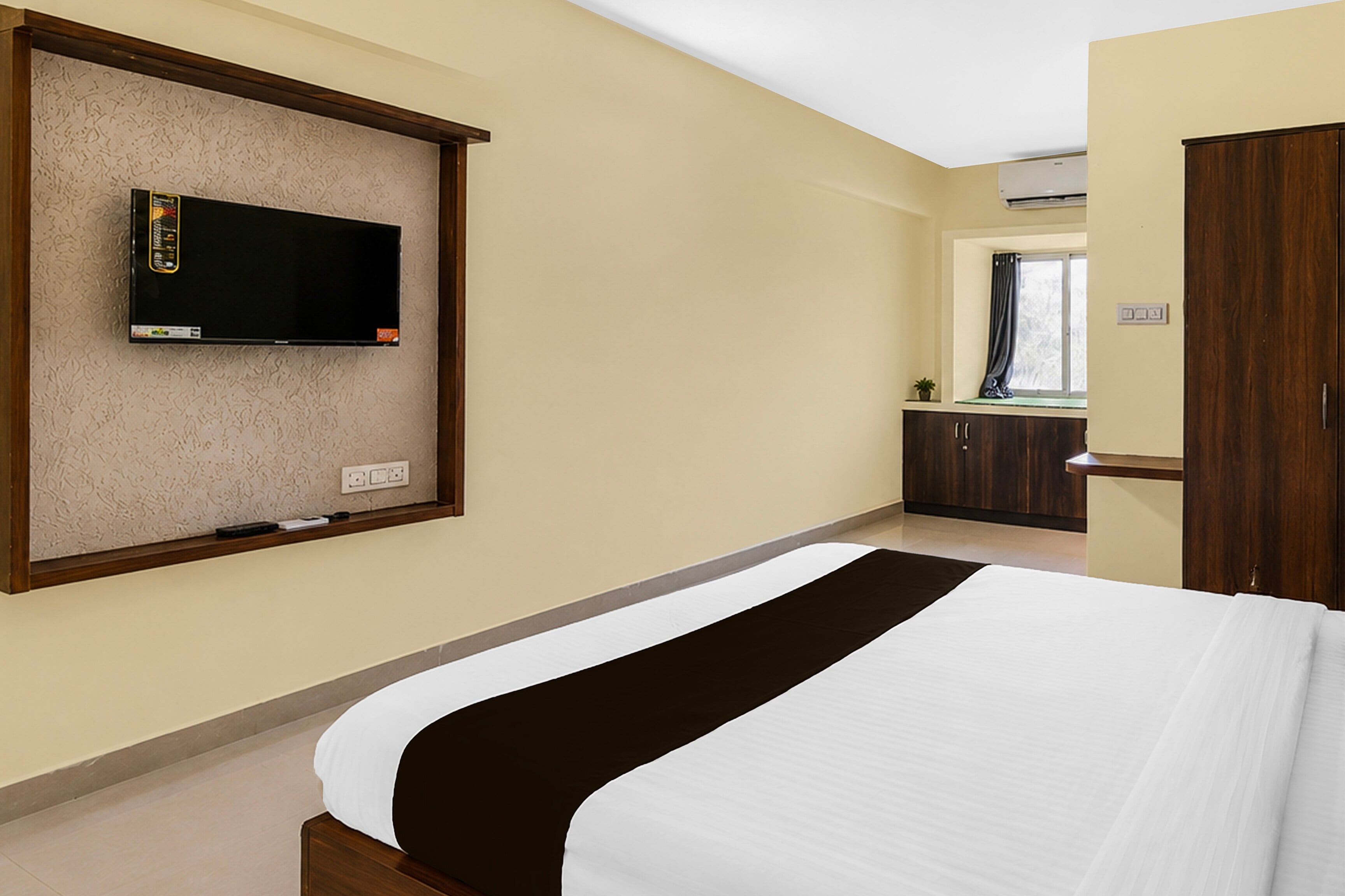 Super Hotel O HMT Industrial Estate Hyderabad - Tap to explore photos