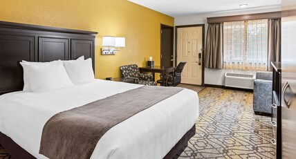 Best Western of Harbor Springs Room Type - Accessible - 1 Queen, Mobility Accessible, Roll In Shower, Non-Smoking, Continental Breakfast Best Western of Harbor Springs Room Type - Accessible - 1 Queen, Mobility Accessible, Roll In Shower, Non-Smoking, Continental Breakfast