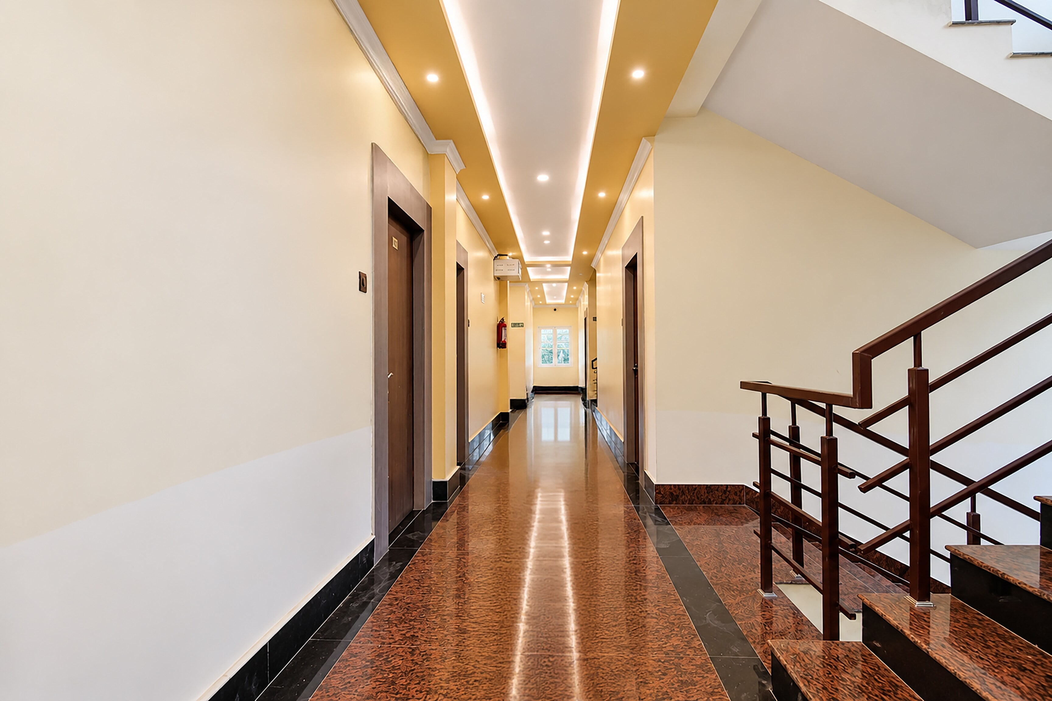 Super Townhouse Motijhil Park Formerly Gran Villa - Tap to explore photos