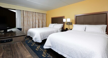 Hampton Inn by Hilton Roxboro Room Type - 2 QUEENS FRIDGE-MICROWV NS