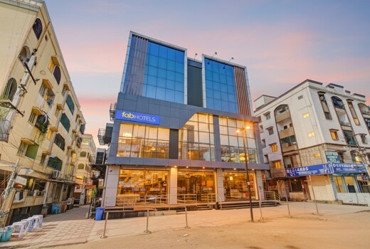 FabHotel SSR Fern Suites - 100m from GSM Mall Madeenaguda