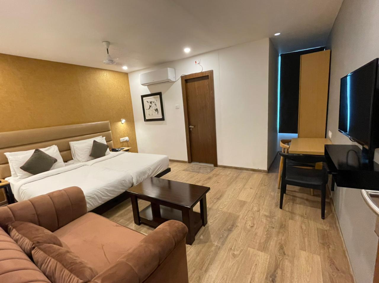 Hotel Mudita - Tap to explore photos