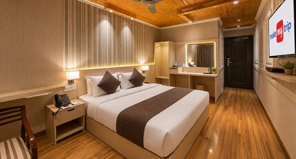 Hotel New Park  Dal Lake & Himalayan Hill View Room Type - Premium Deluxe Room AC - Front Wing
