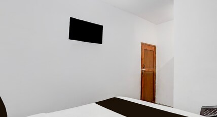 Hotel O Flagship Siddharth Hotel Yamuna Vihar C Block Stand Room Type - Classic