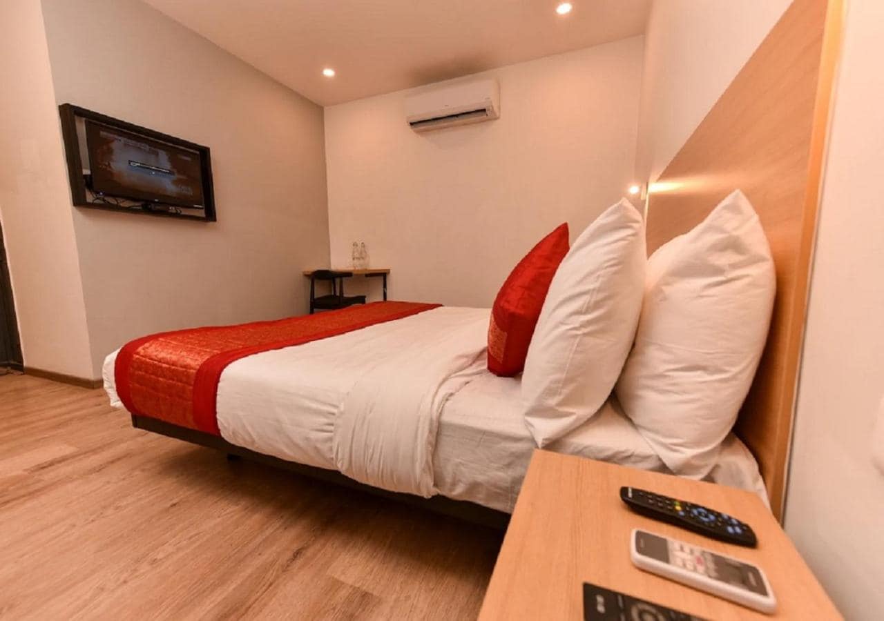 Hellostayz - Tap to explore photos