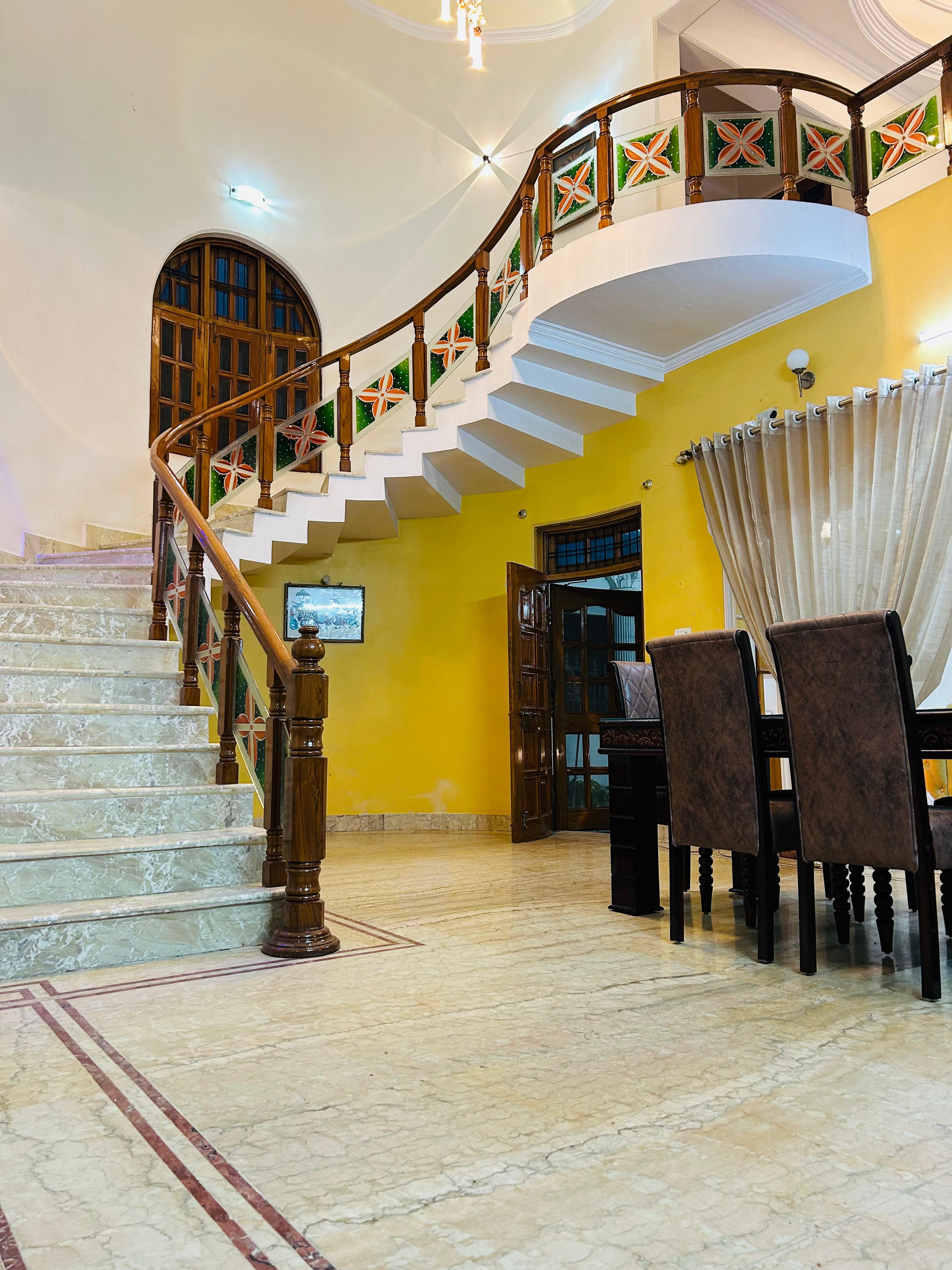 Easy Home Stay Villa - Tap to explore photos