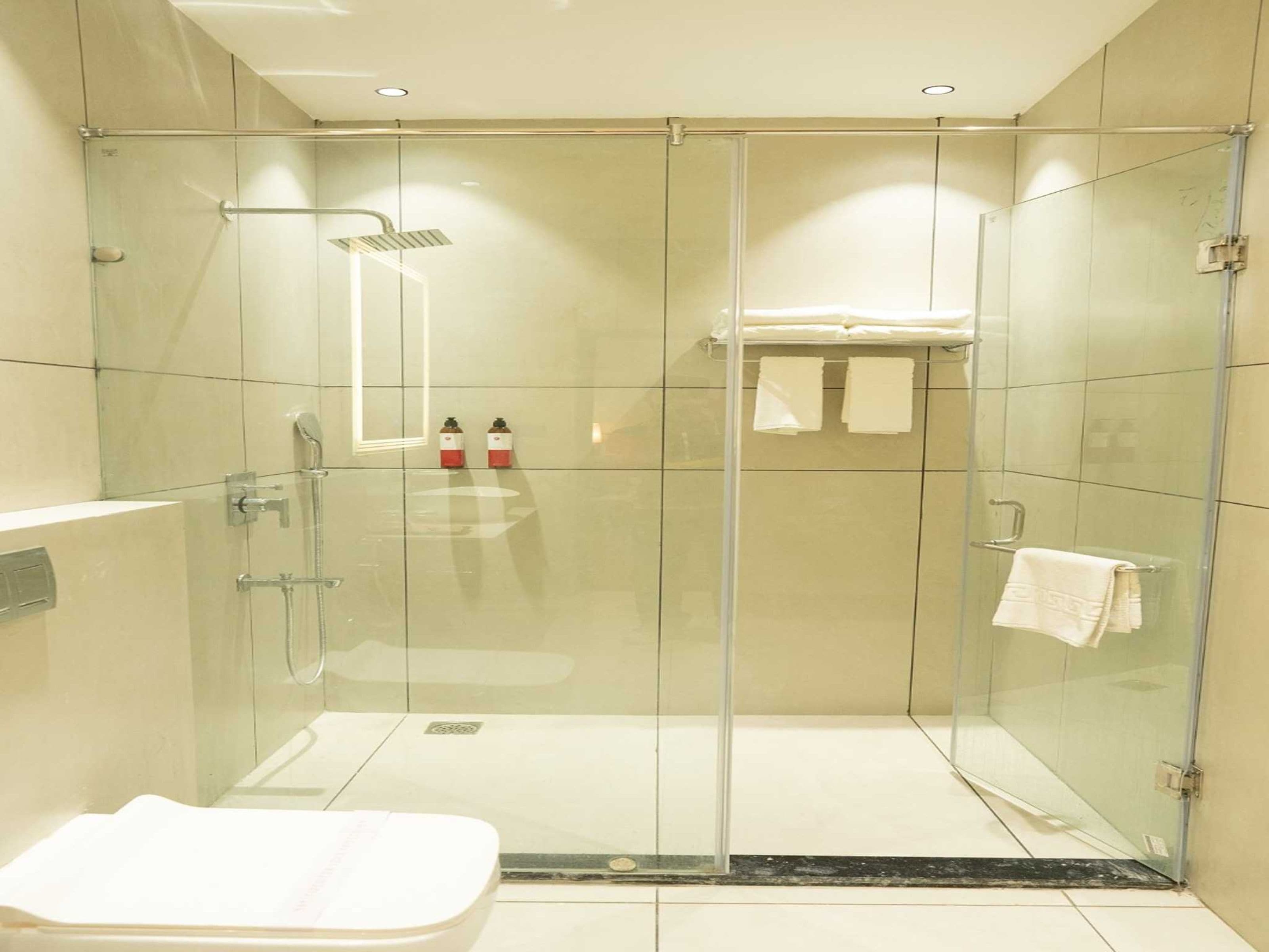 Palette Hotel by CheckIn Amritsar City Centre - Tap to explore photos