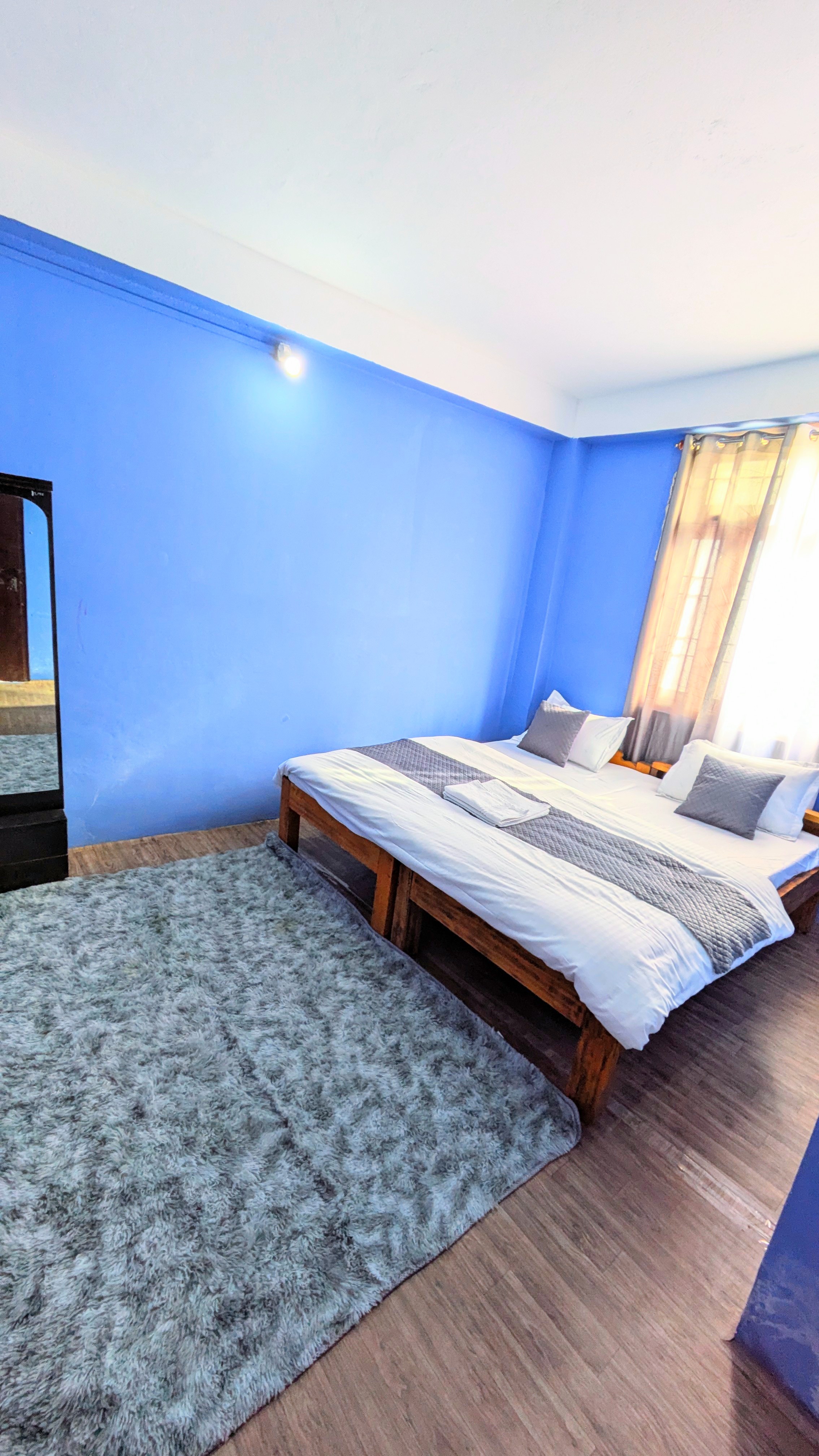 Accomoon hotels - Tap to explore photos