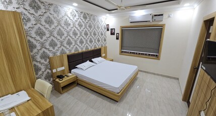 Palm Tree Haven | Entire Apartments | Restaurant & Banquet Room Type - Entire 2BHK Apartment