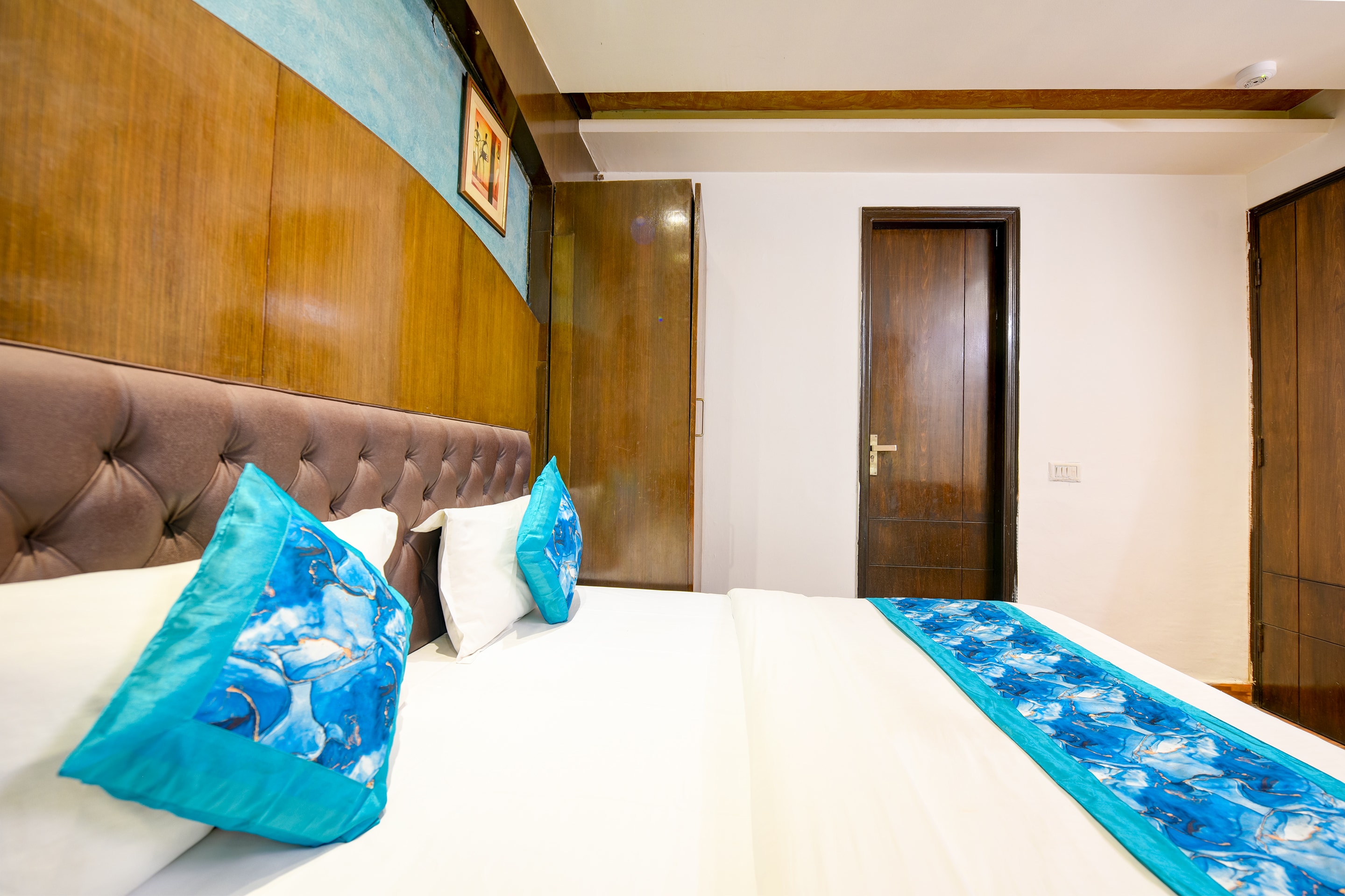 Hotel Le grand Roof Top restaurant -Walk -in from Rk Ashram metro Station - Tap to explore photos