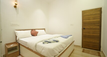 Royal Suites Homestay Room Type - Standard AC Room