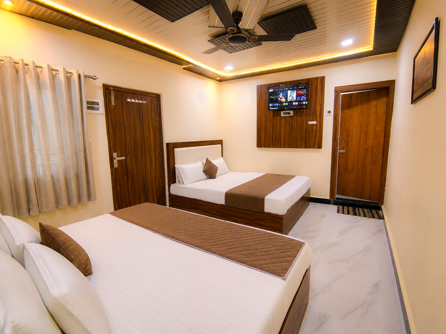 Hotel Diamond inn Mathura - Tap to explore photos