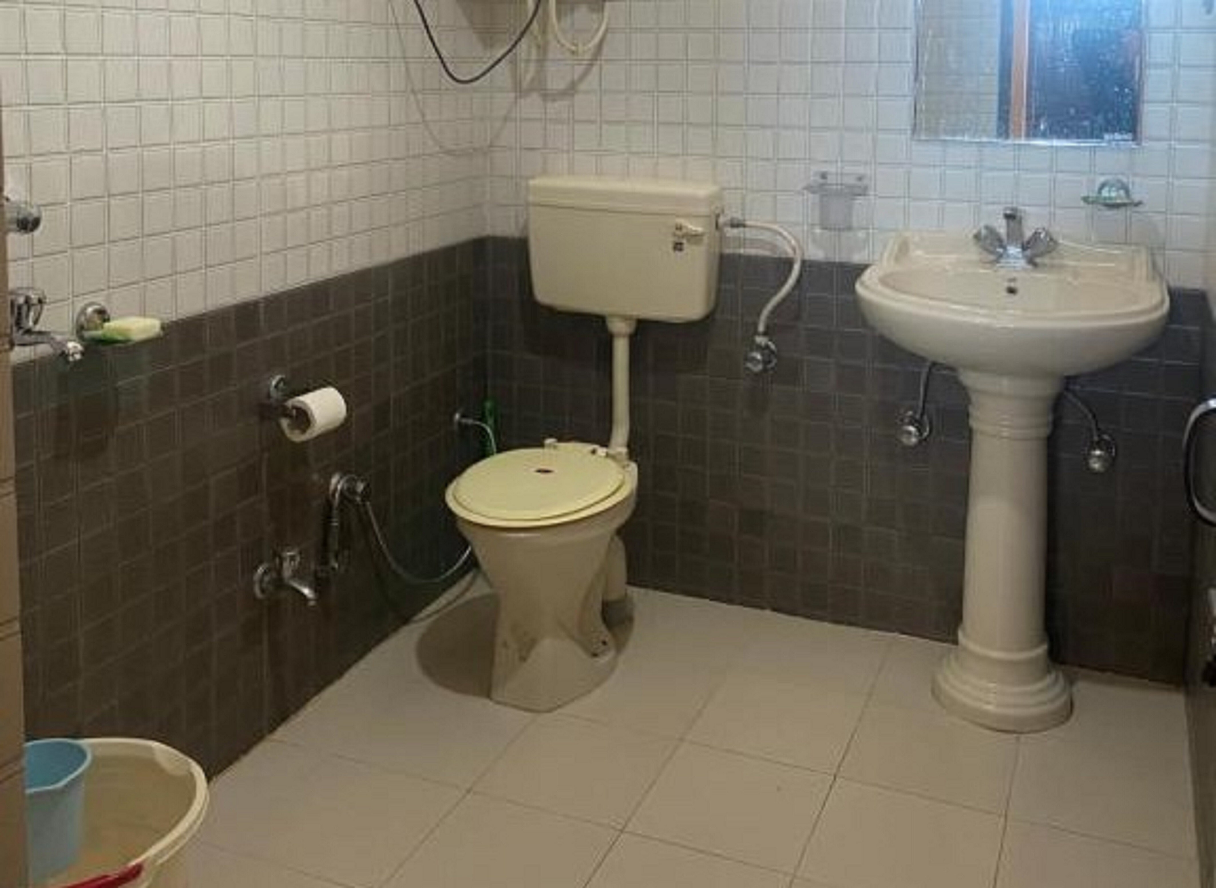 Redeem Homestay - Tap to explore photos