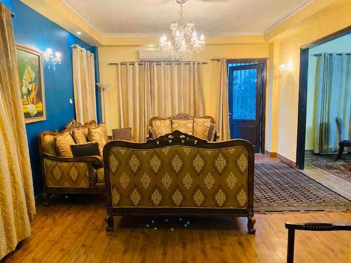 4BHK With Terrace Spacious Lovely NFC With Elevator Parking - Tap to explore photos