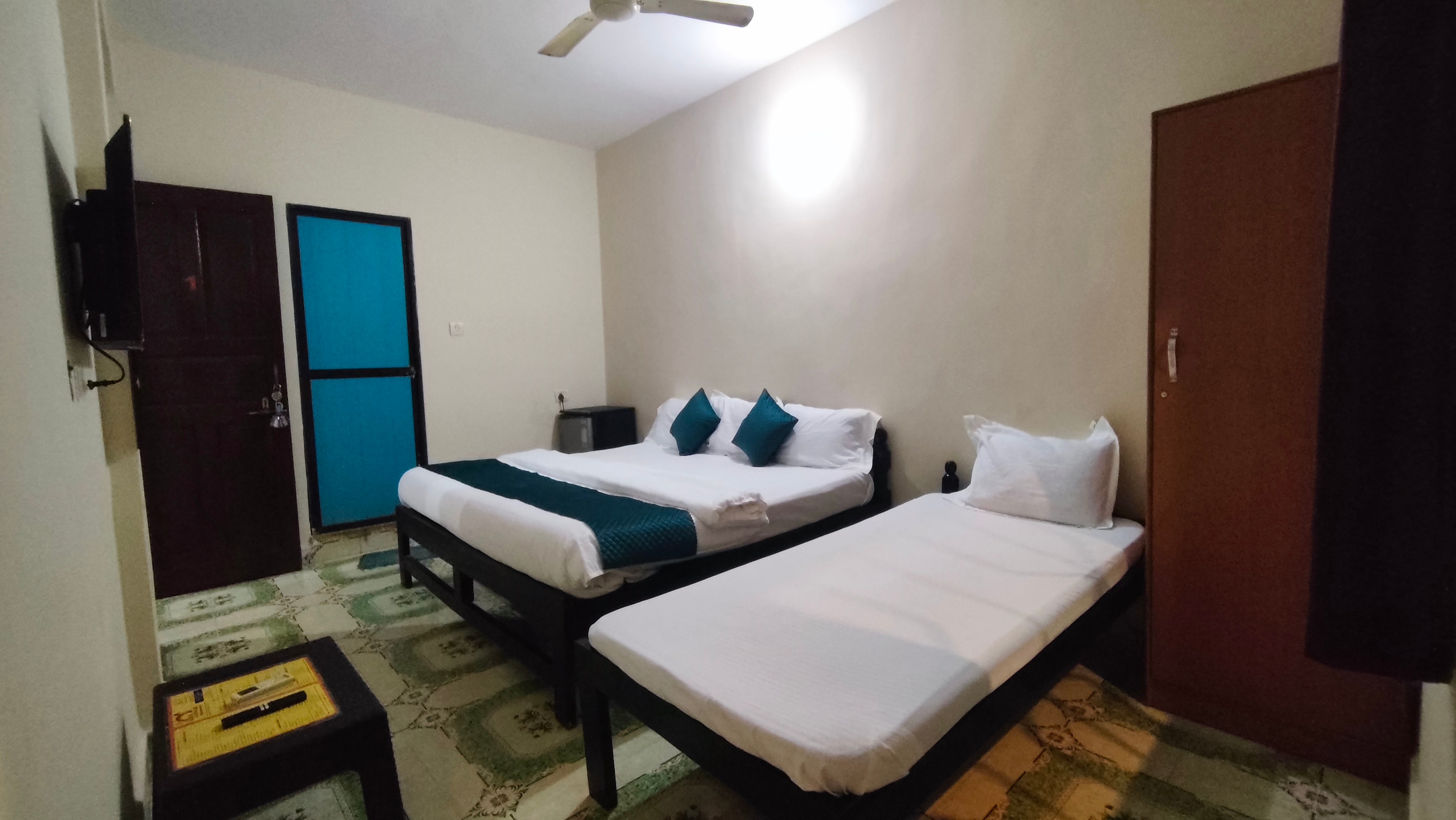 Subhash Guest House - Tap to explore photos