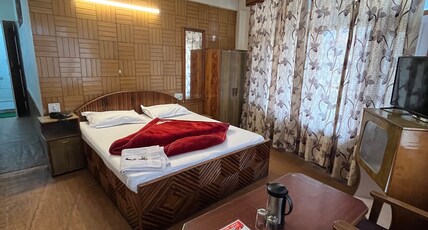 Hotel Aaditya Room Type - Super deluxe