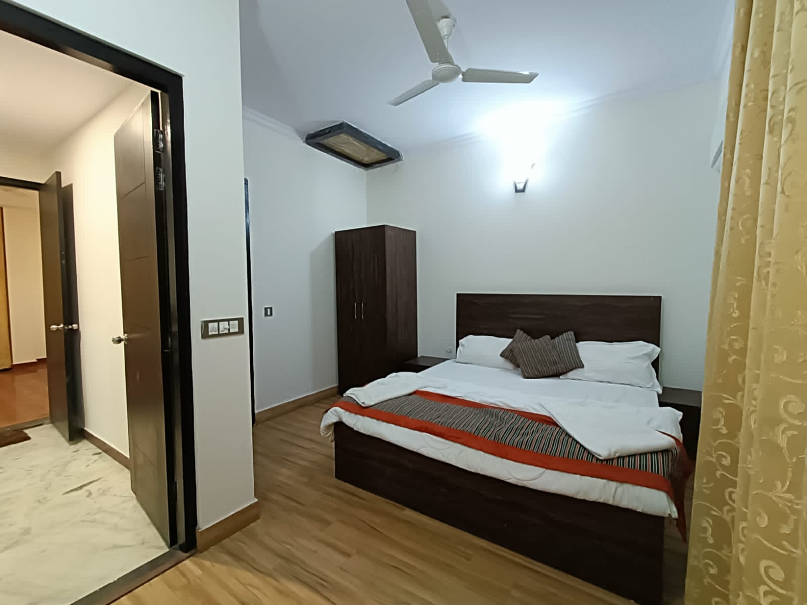 Luxury house in Posh colony of Vrindavan - Tap to explore photos