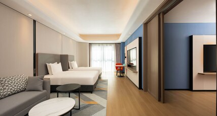 Holiday Inn Express BEIJING CONFERENCE CENTER Room Type - 1 King 2 Single Standard