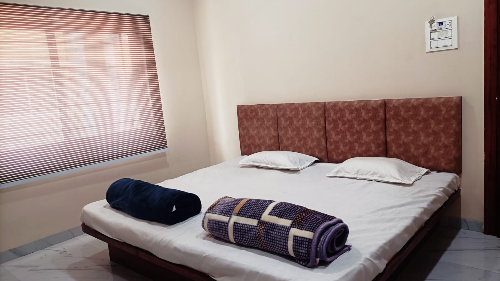 Shri Krishna Kunj Guest house - Tap to explore photos