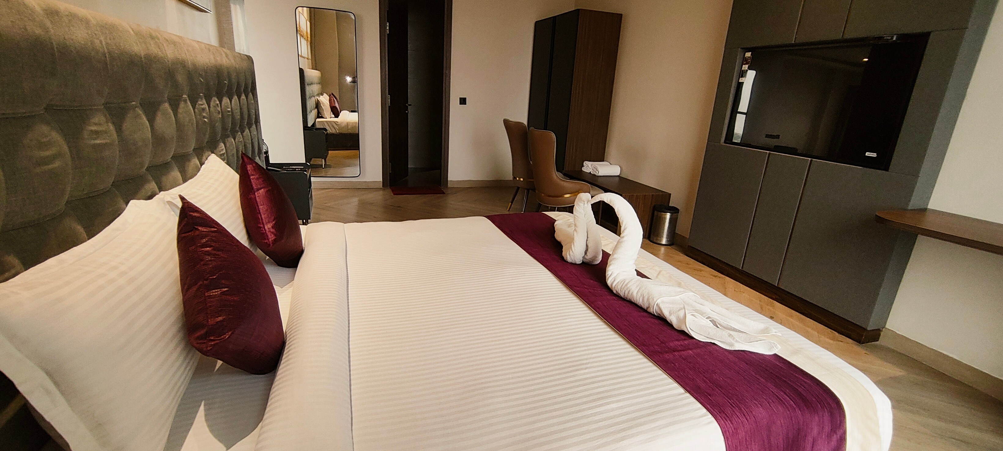 Red Carpet Trot Hotels - Tap to explore photos