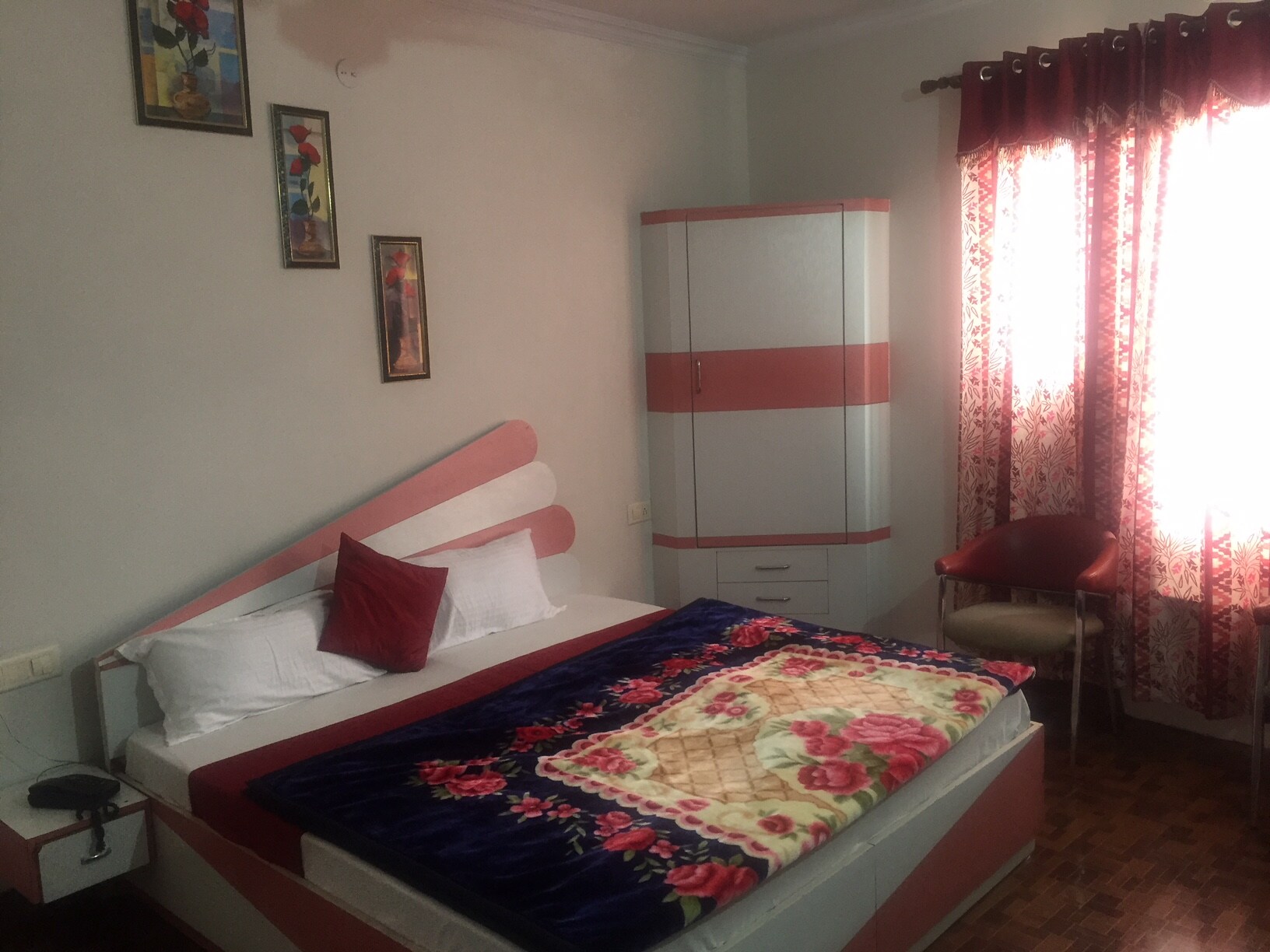 M STAR - Tap to explore photos