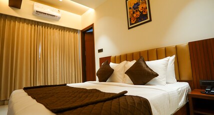 Hotel Harigovindas Express Mysore Room Type - Deluxe Room with City view