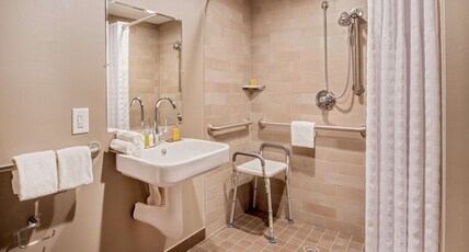 DoubleTree by Hilton Atlanta Northwest/Marietta Room Type - 1K MOB ACCESS RI SHOWER