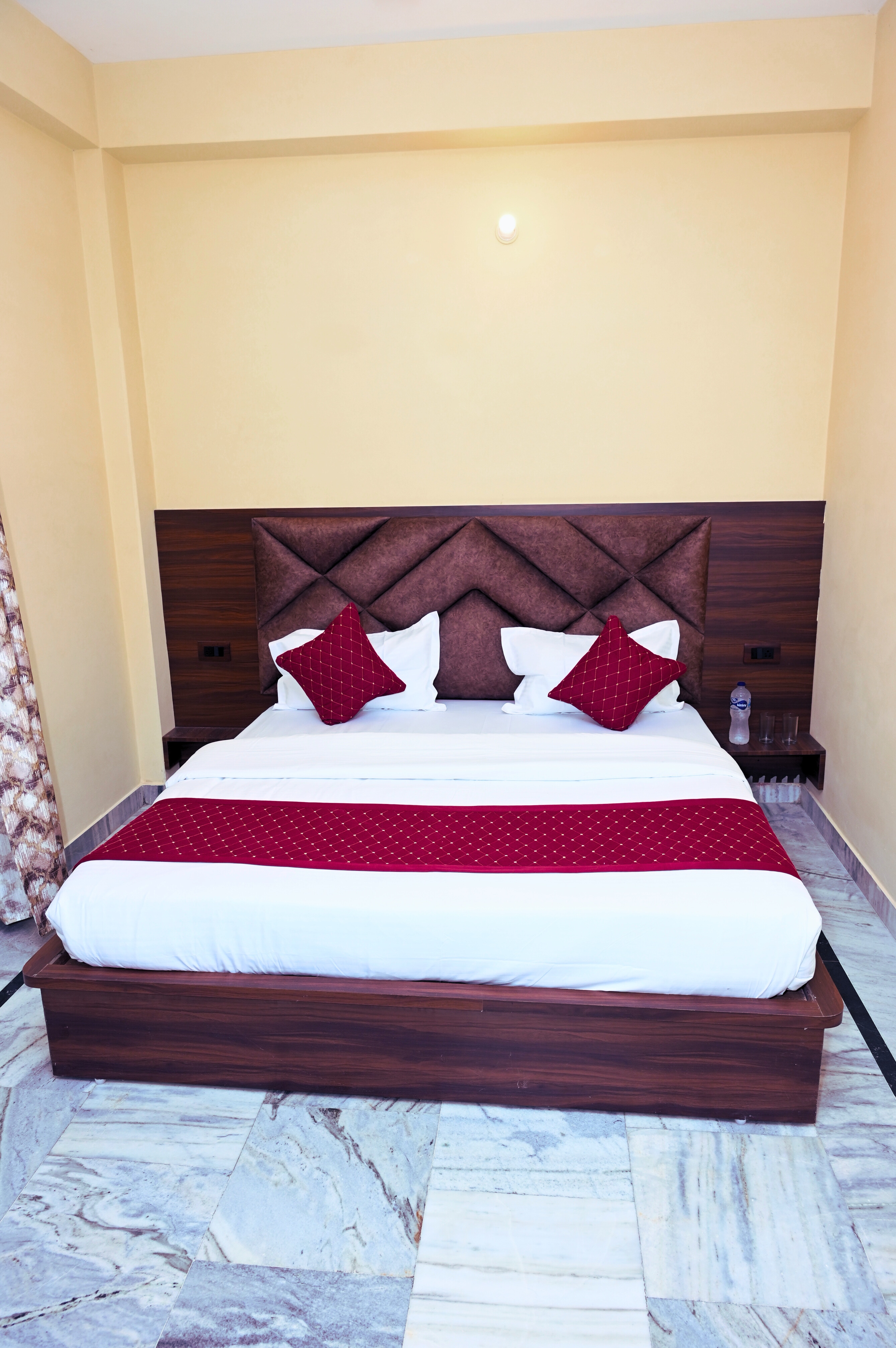 HOTEL HERITAGE - Tap to explore photos