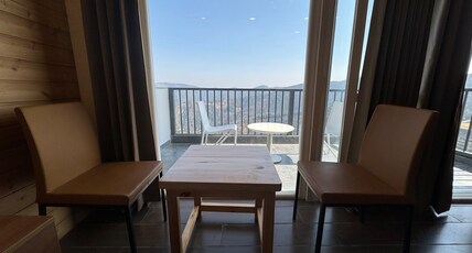 Ivaan Belle-Vue Homestay Room Type - Premium Room - Mountain View (Porch)