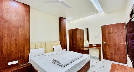 Hotel Shree Niketan Room Type - Deluxe Room Hotel Shree Niketan Room Type - Deluxe Room