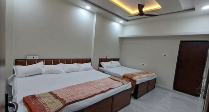 Hotel shree Bharti Room Type - Bedroom 101