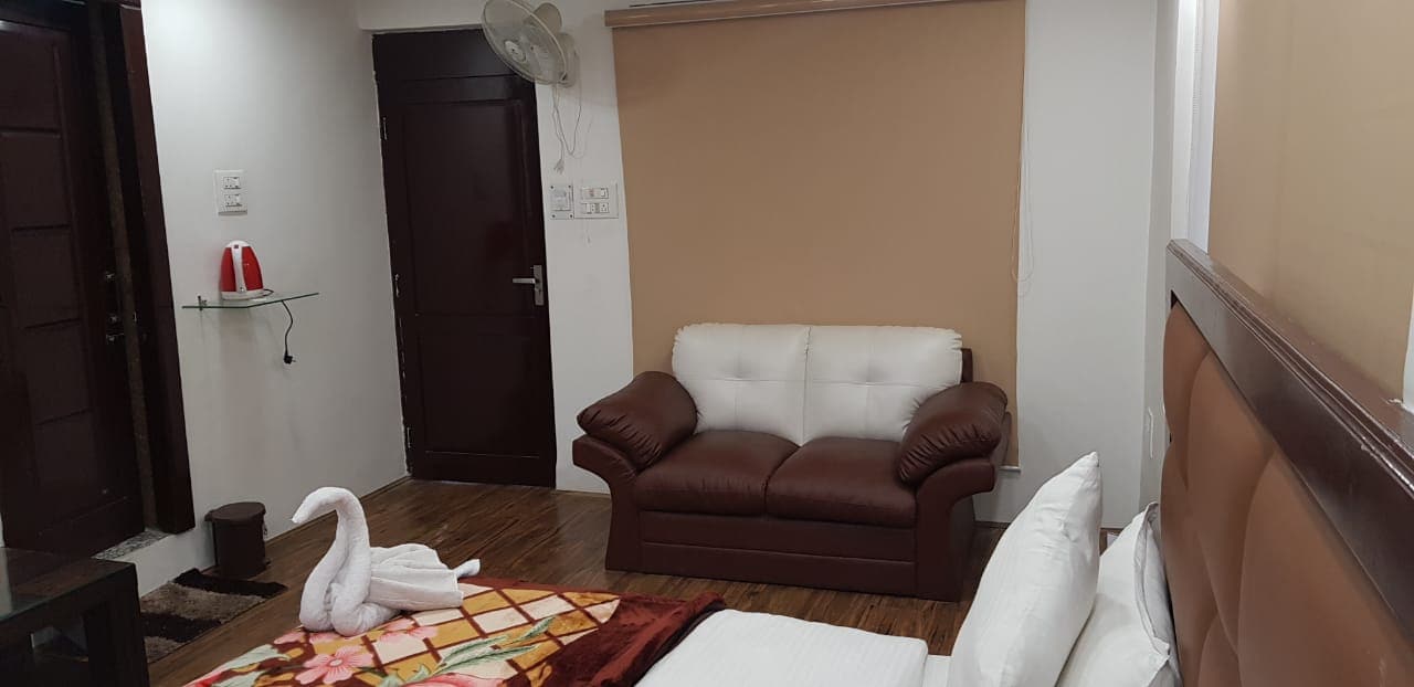 Hotel Bliss - Tap to explore photos