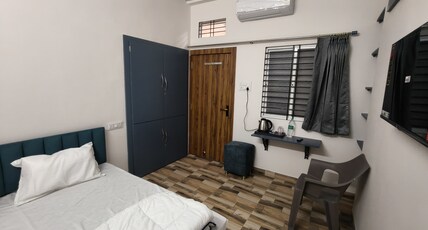 Navya Home Stay For Families Couples Pilgrims Room Type - Deluxe Room - 103