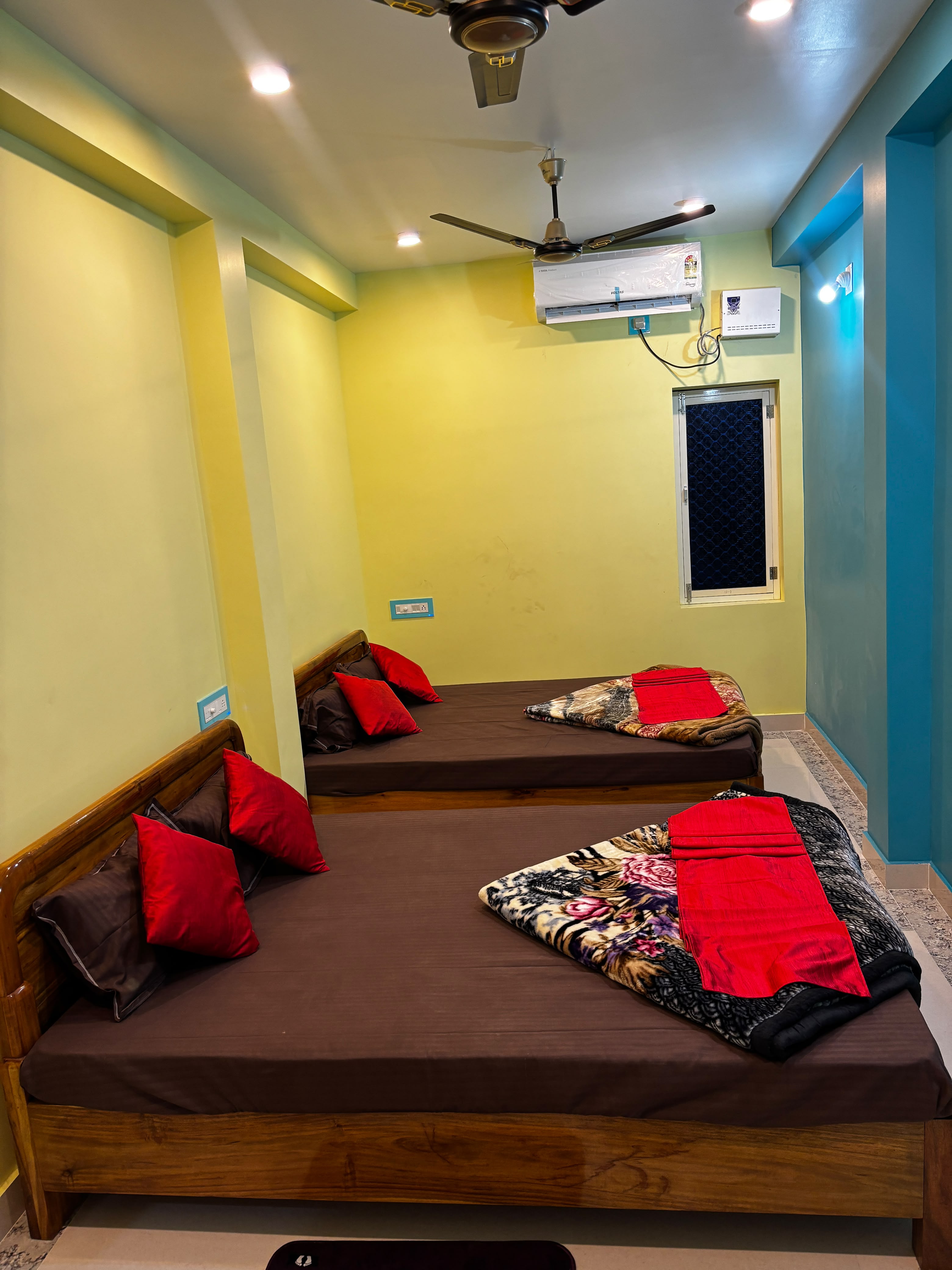 Maruti Guest House - Tap to explore photos
