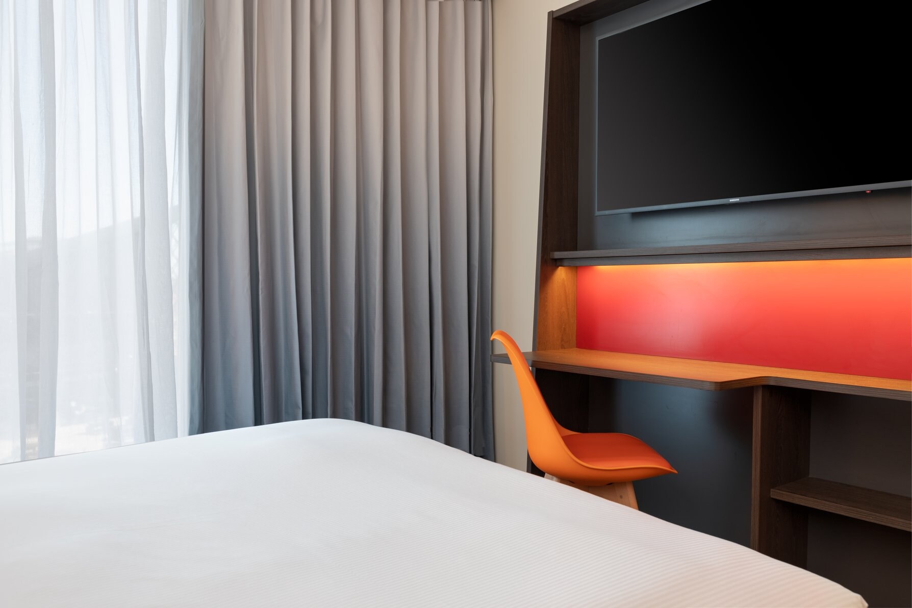 Hampton by Hilton Ashford International - Tap to explore photos