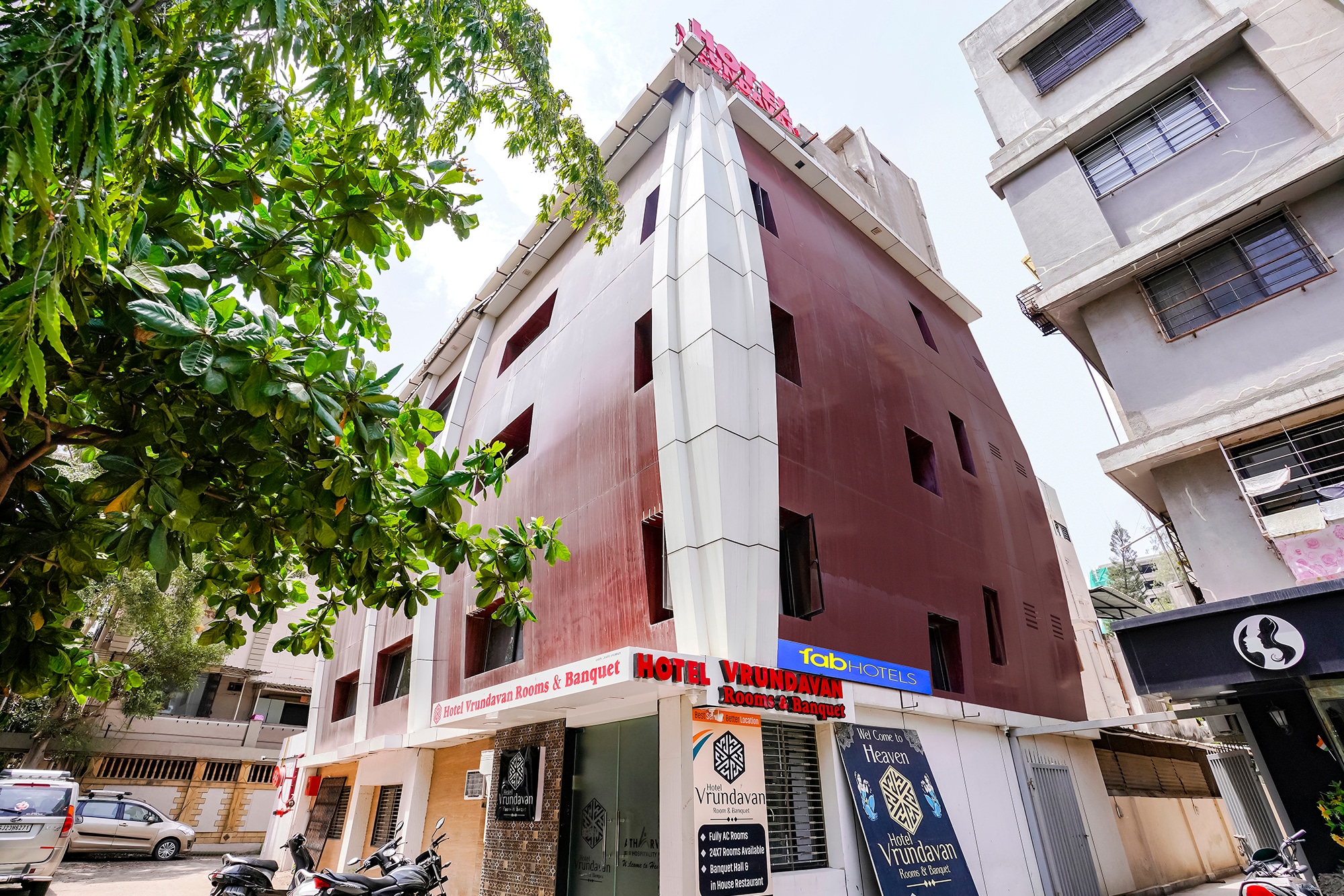 FabHotel Vrundavan - Nr. Sargam Shopping Center - Tap to explore photos