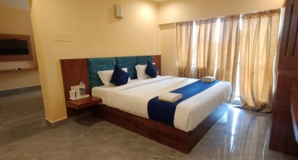 Hotel Sagar Tarang (Berries Group) Room Type - Family Superior Suite (Pool View) with Balcony