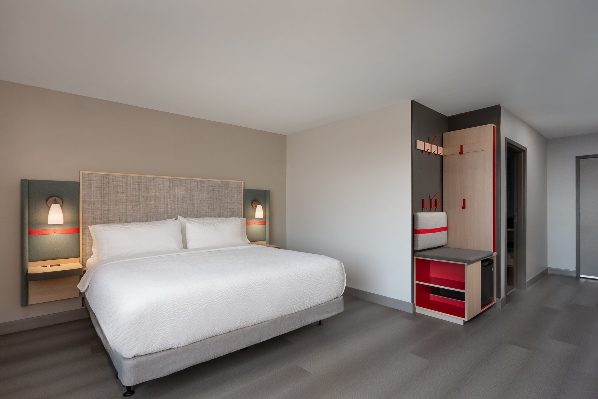 avid hotel OAK CREEK - Tap to explore photos