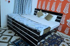 Pandit Ji Palace & Restaurant / Lata Mangeshkar Chowk 500 Meter