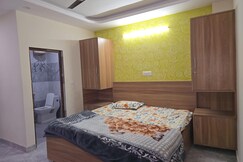 Affordable 1RK Stay in DLF Phase 3