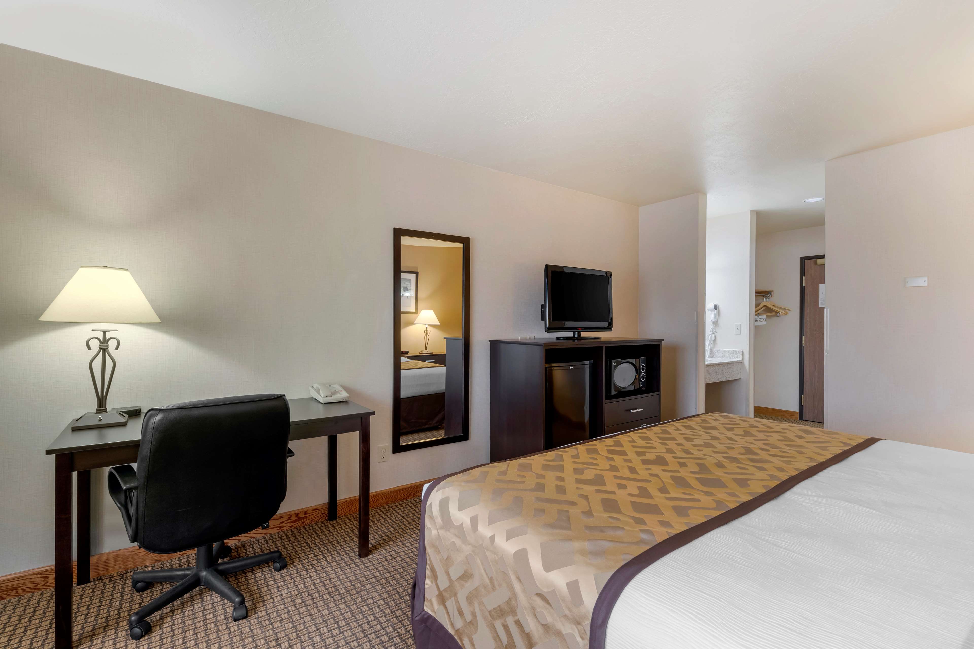 Best Western Pinedale Inn - Tap to explore photos