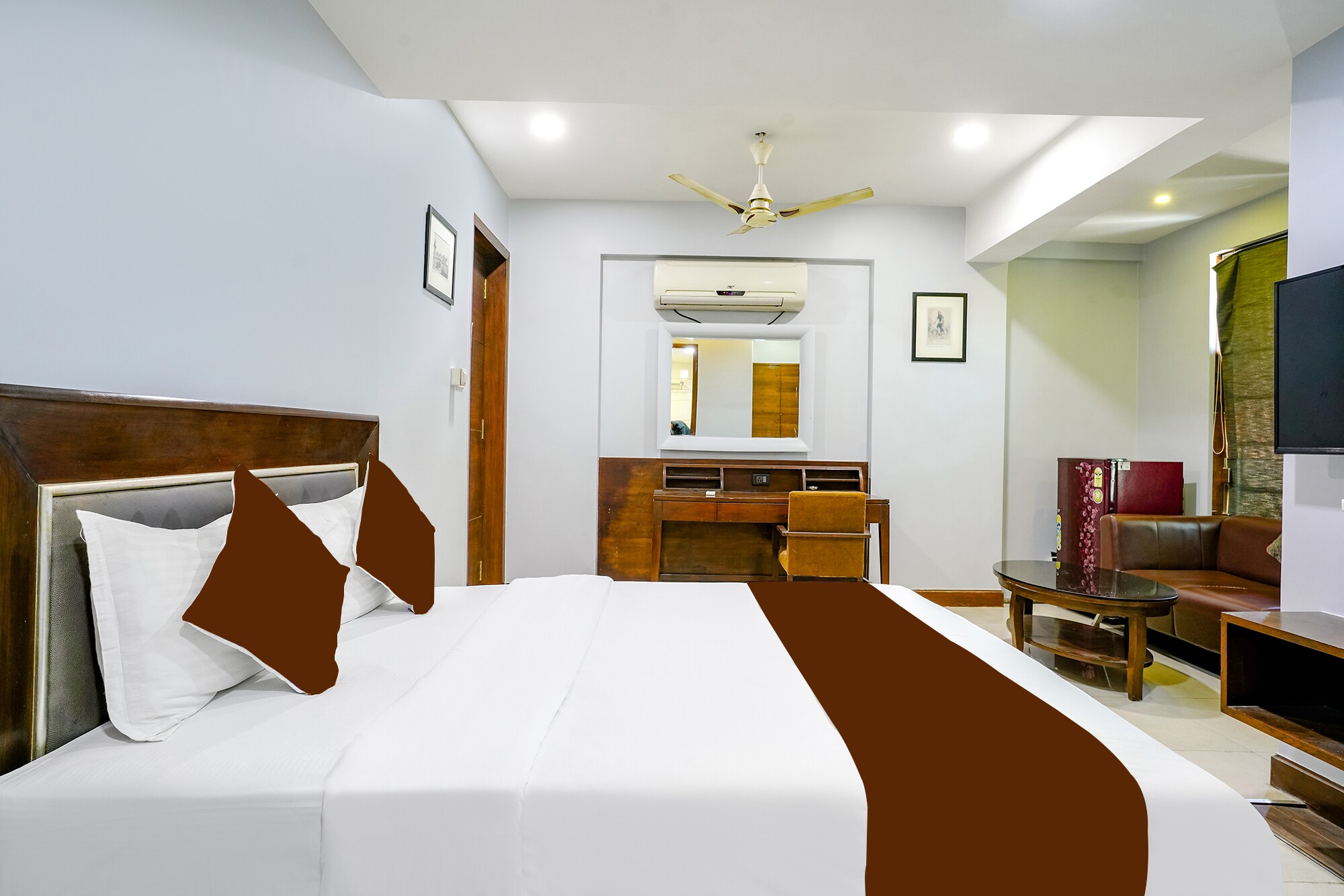 Hotel We stay - Tap to explore photos