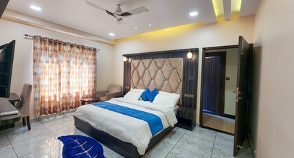 Hotel Riverdale Room Type - Premium Deluxe Double Room