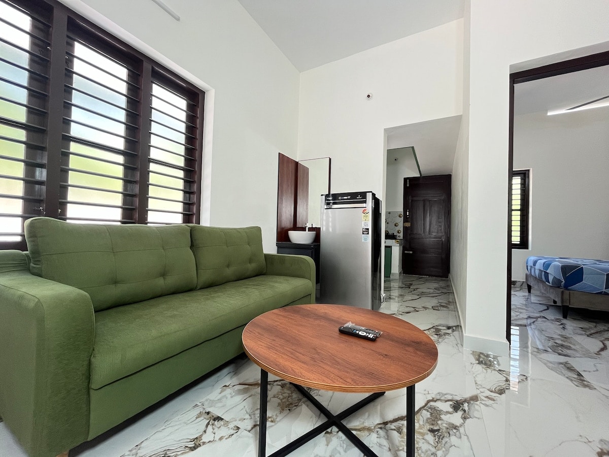 VAR Lime Haus AC 2BHK 250 mtr to Beach Foosbal - Tap to explore photos