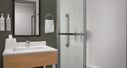 Spark by Hilton Northborough Room Type - 1 KING BED