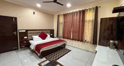 Hotel Golden Dreams Room Type - Deluxe Room (AC)